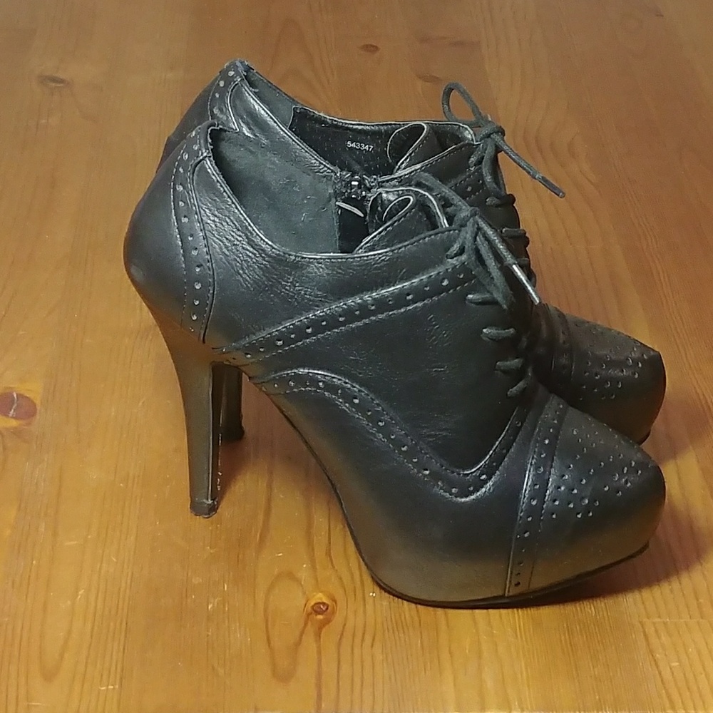 *SOLD* GUC BLACK LEATHER CHARLOTTE RUSSE HEELS